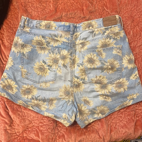 🌻 sunflower ae shorts - Picture 2 of 4